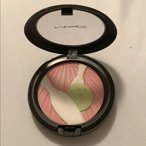 Mac Pearlmatte Face Powder in Trophy